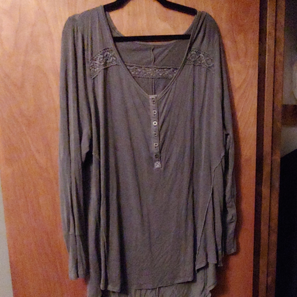 Gray long-sleeve shirt